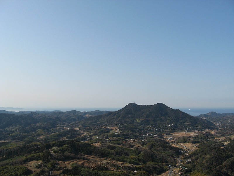 南峰山頂より東京湾方面を眺める。