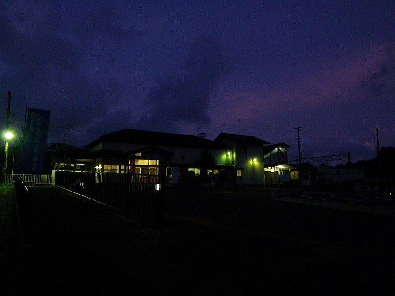異様な雰囲気が漂う岩瀬駅。（※普通の駅です。）