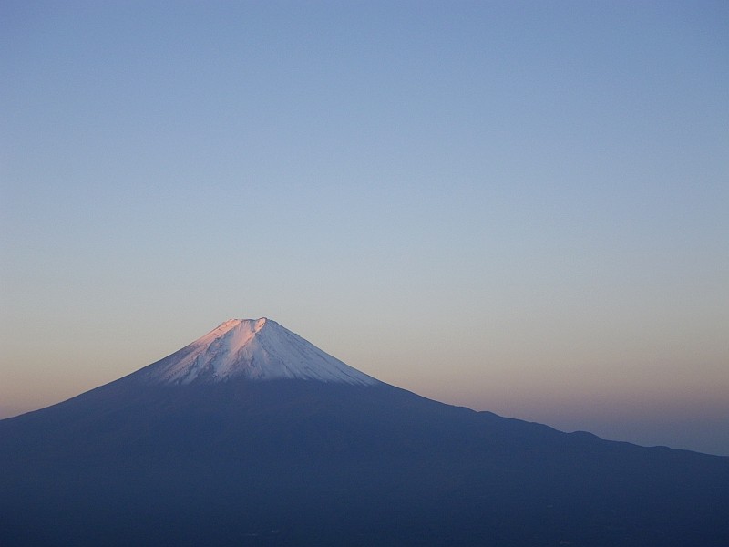 朝焼けの富士山。