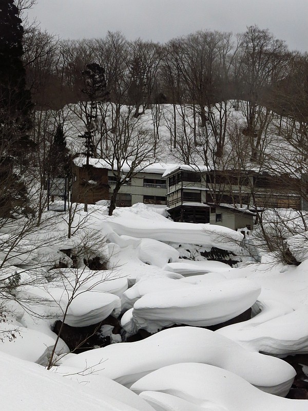 冬季は歩いてしか行けない秘湯の滑川温泉。