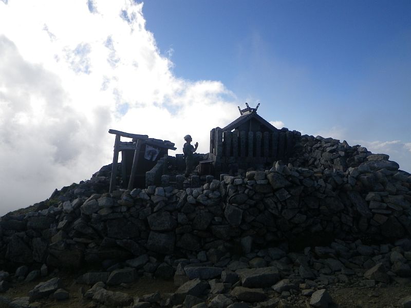 伊那と木曽の二つの駒ヶ岳神社に参拝。