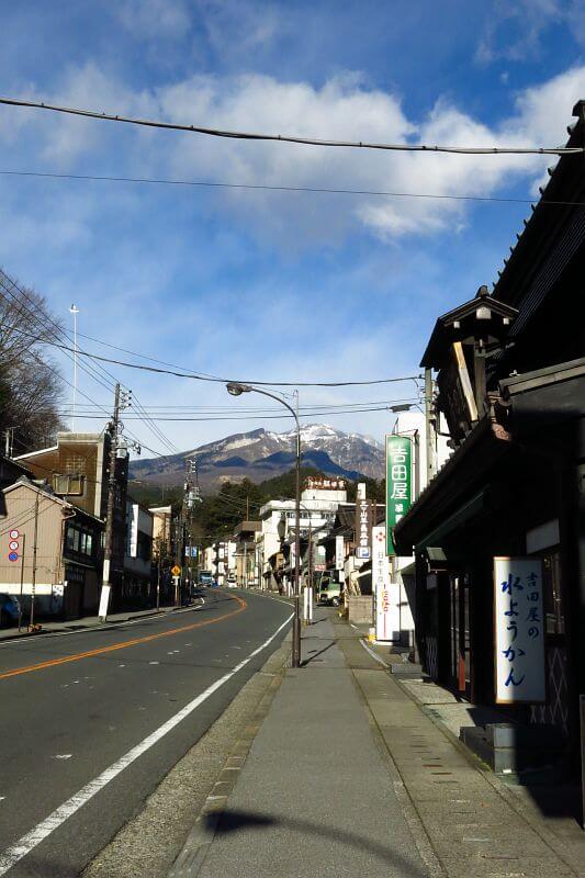 女峰山めがけて日本ロマンチック街道を進みます。