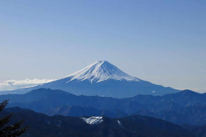 芙蓉（ハスの美称）峰とも呼ばれる富士山。