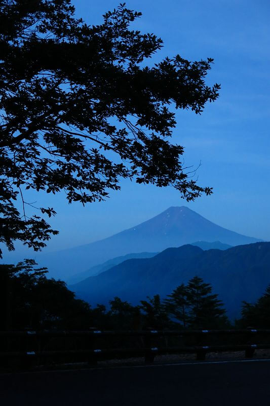 大峠から夜の富士山。