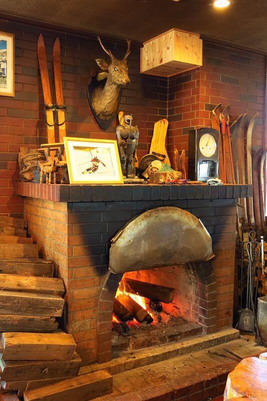 渋峠ホテルロビーにある暖炉。