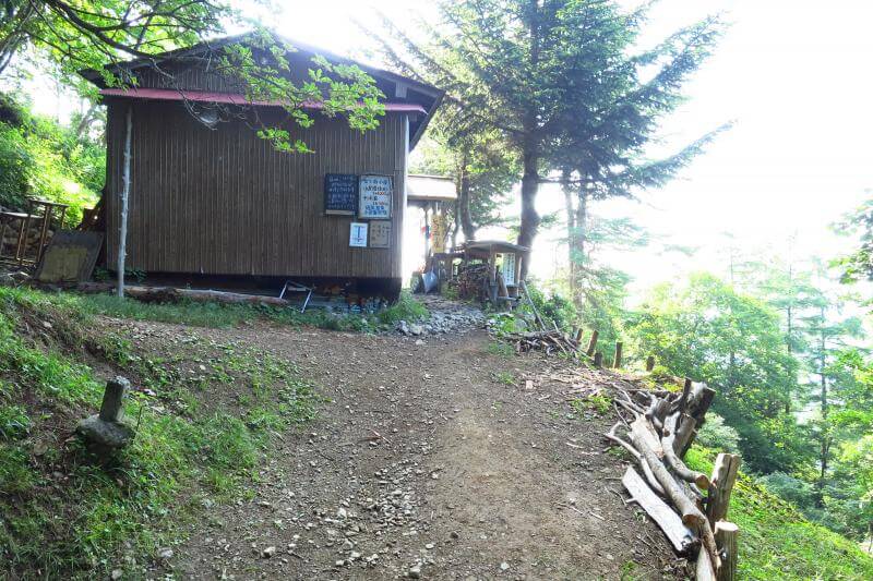 七ツ石小屋は歴史ある村営山小屋です。